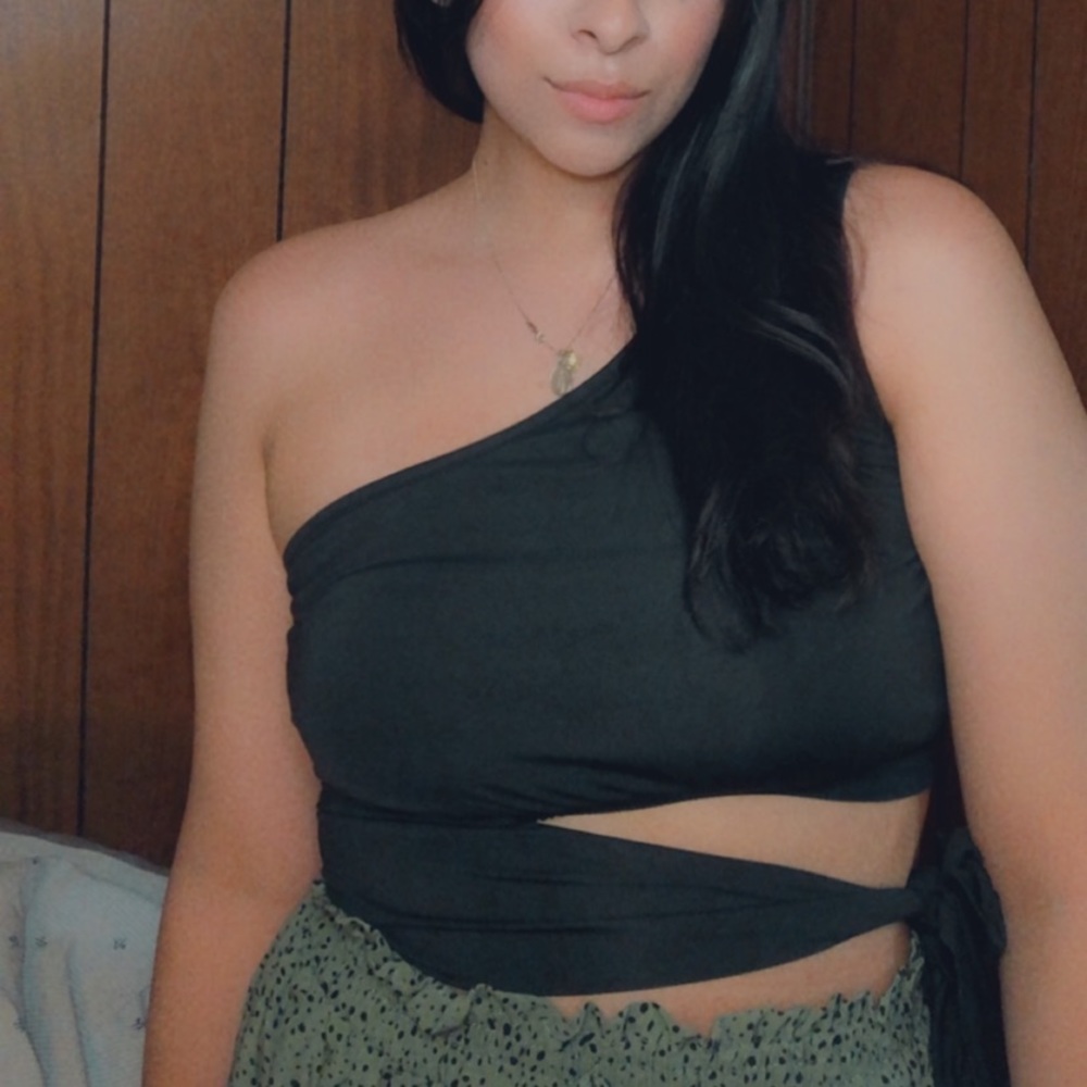 One-Shoulder Cutout Crop Top